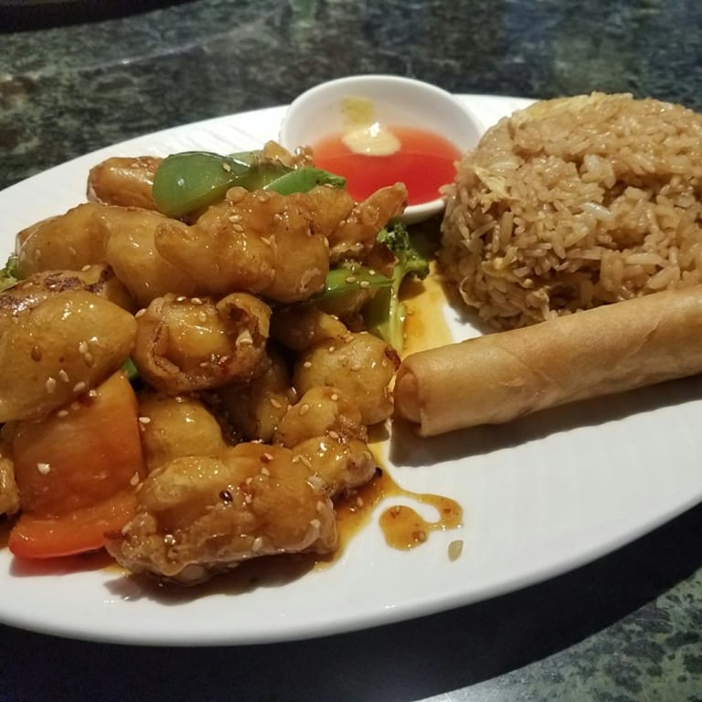 Spicy Tuna Roll: A Fiery Sushi Delight
